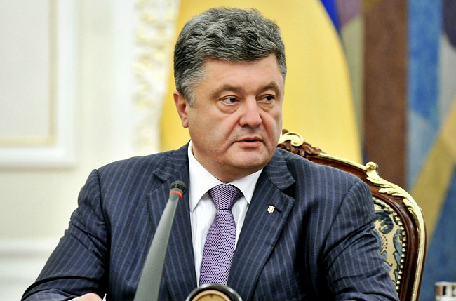 Poroshenko promises to raise servicemen’s salaries, pledges special pays for battles