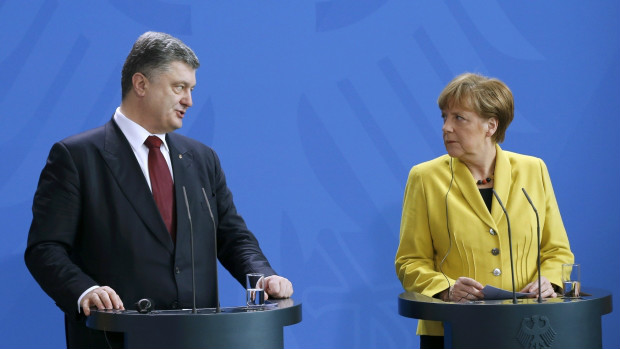 Poroshenko and Merkel discuss Minsk agreements and deployment of peacekeepers in Ukraine