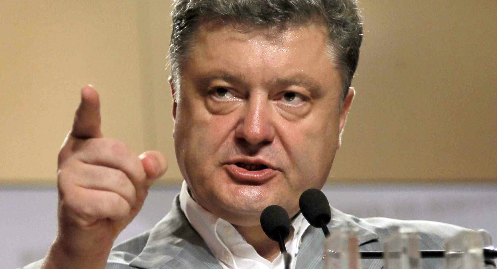 Poroshenko promises to sign decree on martial law in case of onslaught on the Armed Forces’ positions in the Donbas