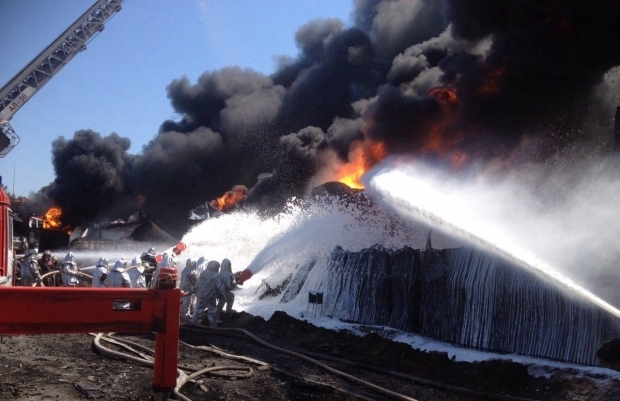 Massive fire at fuel depot near Kyiv leaves five dead (Video)