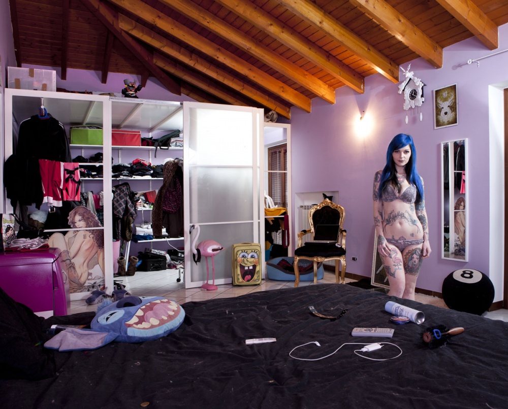 Amazing photo project: the window into woman’s bedroom (PHOTOS)