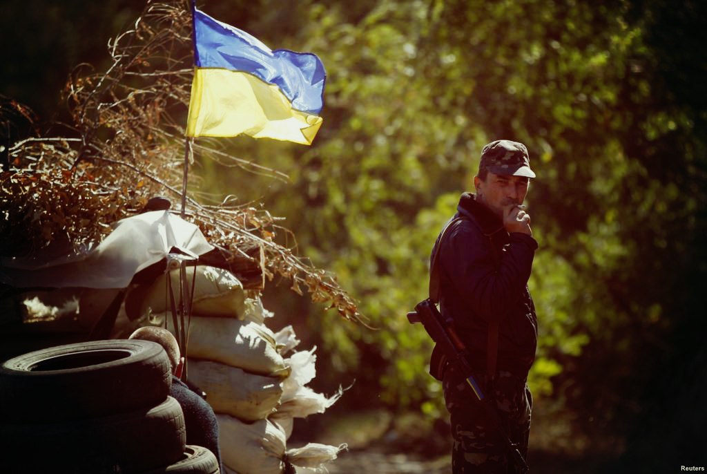 Checkpoints maintain divide in eastern Ukraine (VIDEO)