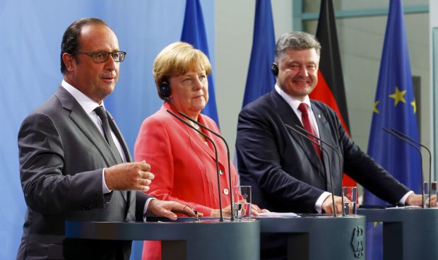 Merkel with Poroshenko: No new format of talks on Ukraine needed