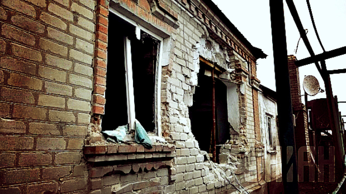 Footage of Sartana damages from militant shelling released on Ukrainian TV