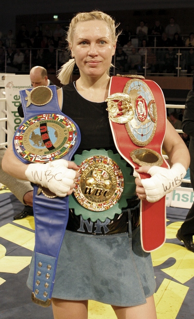 epa01680899 Russian boxing professional Natascha Ragosina stands in the ring with her WIBF, GUB and WBC World Cup belts in Grossziehten near Berlin, Germany, 28 March 2009. With her 12th knock out victory in 20 fights, she defended her titles against Iva Weston from Trinidad and Tobago. Photo:  EPA/ BERND SETTNIK