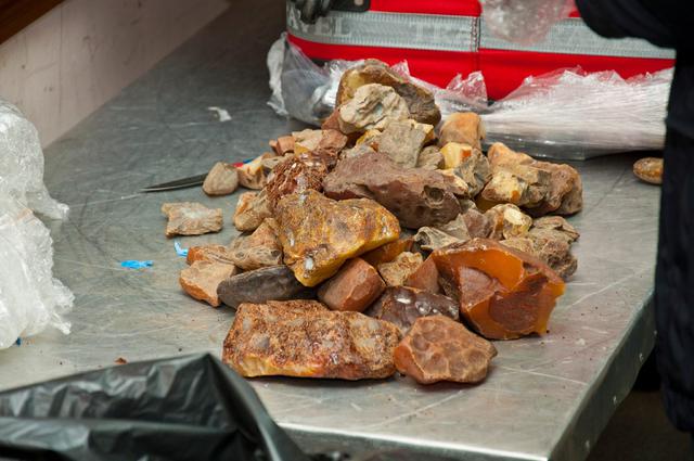59 kilos of smuggled amber worth of 9 million UAH seized at Odesa customs. PHOTOS