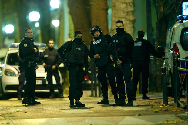 Paris terrorists caught in raid planned to attack airport, mall next