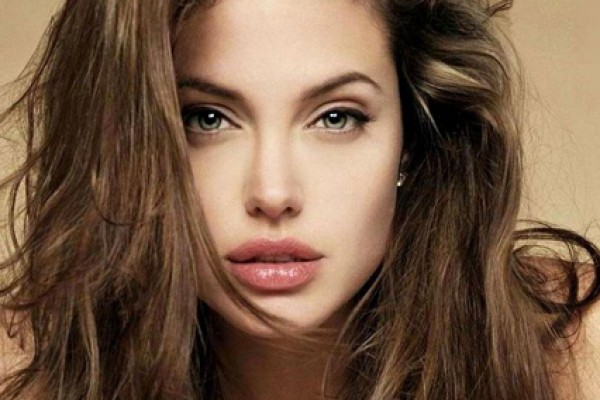 Shock: Jolie has on chest something incredible! (PHOTO)