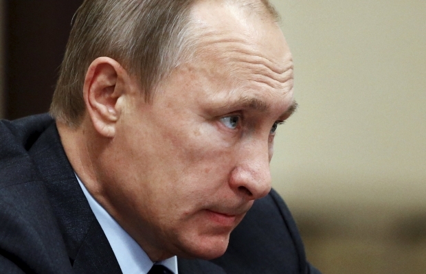 Putin suspends free trade deal with Ukraine from Jan 1, 2016