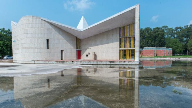 EGWXMM Chandigarh, Punjab University, Gandhi Bhawan Reflecting On Water, Le Corbusier