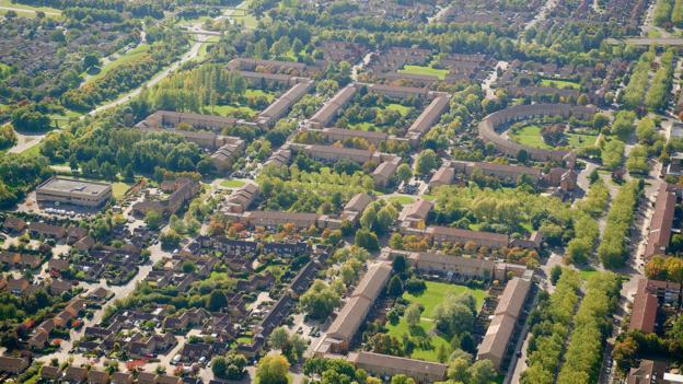 F3FM9D An aerial view of modern housing, Milton Keynes, South East England, UK