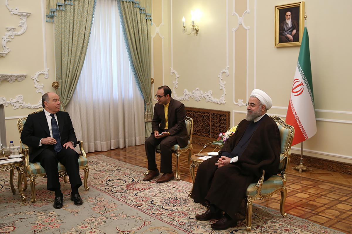 In this photo released by official website of the office of the Iranian Presidency on Sunday, Sept. 13, 2015, Brazilian Foreign Minister Mauro Luiz Iecker Vieira, left, speaks with Iran's President Hassan Rouhani, right, through an interpreter during their meeting, in Tehran, Iran. (Iranian Presidency Office via AP)