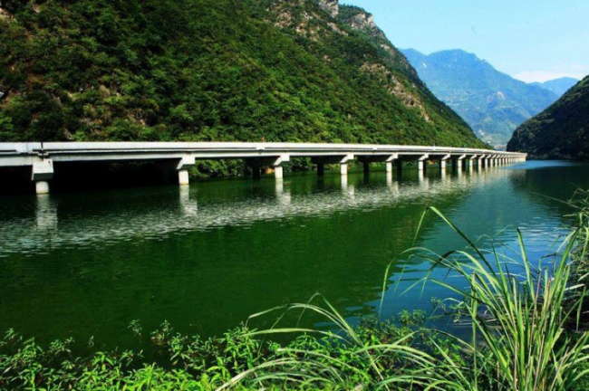 The most incredible bridge in the world has been built in China