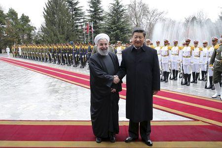 Iranian President Hassan Rouhani (L) shakes hands with Chinese President Xi Jinping during a welcoming ceremony in Tehran, Iran January 23, 2016.REUTERS/President.ir/Handout via Reuters