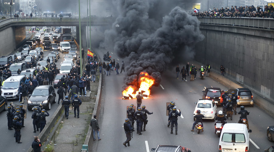 20 arrested in French taxi driver, air traffic controller, teacher protests (PHOTOS)