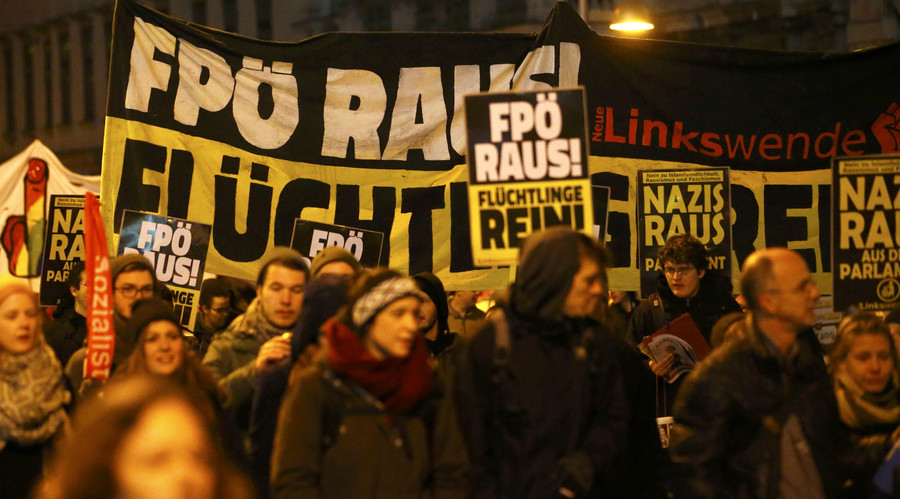 Thousands protest against Vienna ball funded by far-right party (PHOTO)