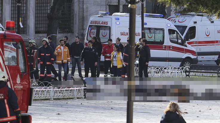 At least 10 killed, 15 wounded in suicide bombing near tourists on central Istanbul square – media