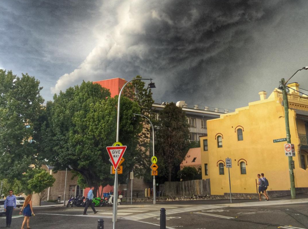 ‘Independence Day’ cloud: Storm engulfs Sydney landmarks