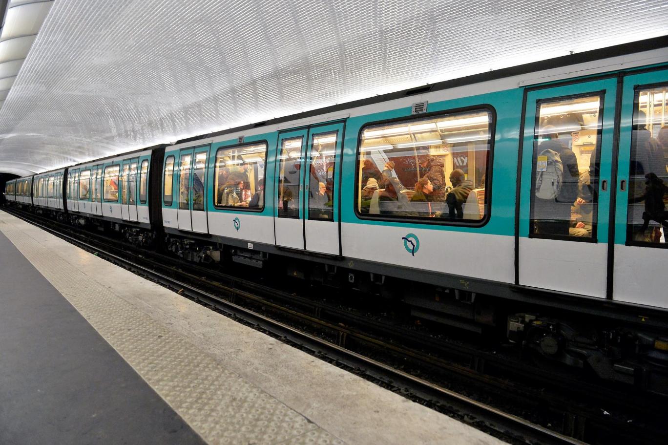 Man dead ‘after coat became stuck in train doors’ on Paris Metro