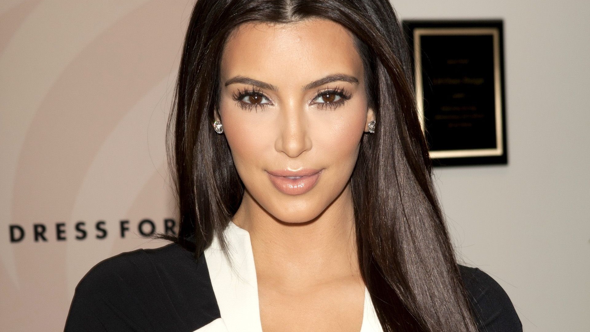 Kim Kardashian Without Makeup: See How Different She Looks Before and After Her Beauty Routine!