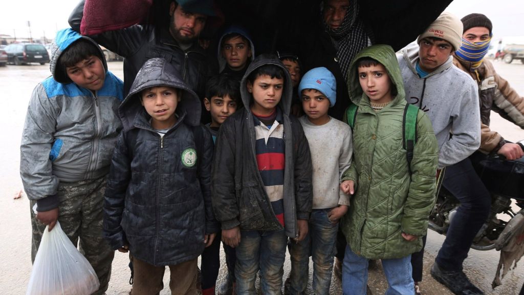 EU calls on Turkey to let Syrian refugees cross border