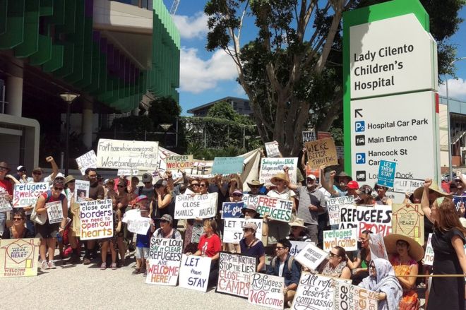 Australia relents over mother and child deportation