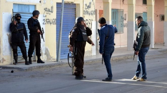 Tunisia kills militants near Libya border