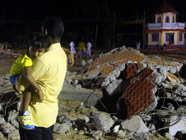 Indian temple blaze leaves dozens dead, hundreds injured