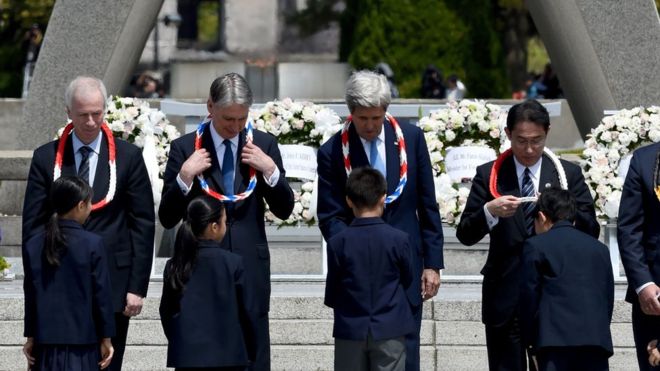 John Kerry makes historic visit to Hiroshima memorial