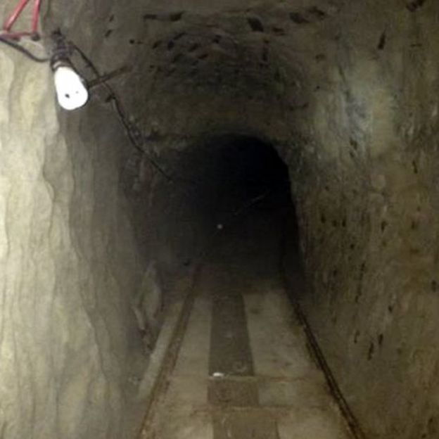 Huge US-Mexico drugs tunnel found in San Diego