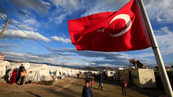 Migrant crisis: Merkel and EU officials visit Turkey to promote deal