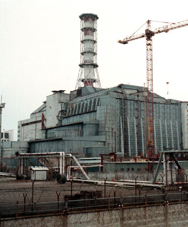 383381 01: A general view of the sarcophagus that covers the Ukraine''s Chernobyl nuclear power plant''s fourth reactor November 16, 2000 destroyed as a result of the April 26,1986 explosion. The Chernobyl plant, the site of the world''s worst nuclear disaster, was closed down for good December 15, 2000. (Photo by Yuri Kozyrev/Newsmakers)
