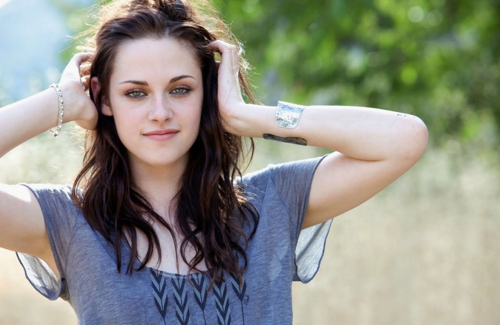 Kristen Stewart’s new girlfriend SoKo dated her former boyfriend, Twilight co-star Robert Pattinson