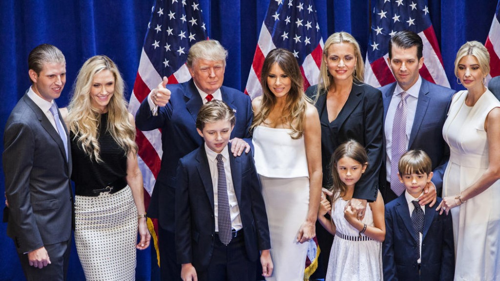 la-donald-trump-poses-with-family-after-candidacy-announcement-20150616