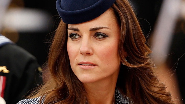 Kate Middleton stunned slender with legs in tight pants for 52 dollars (PHOTOS)