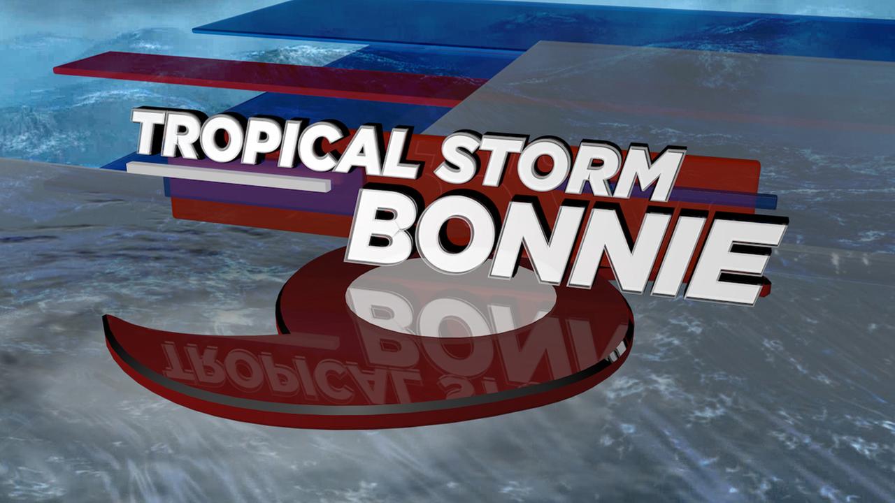 Tropical storm Bonnie edges toward Carolinas on holiday weekend