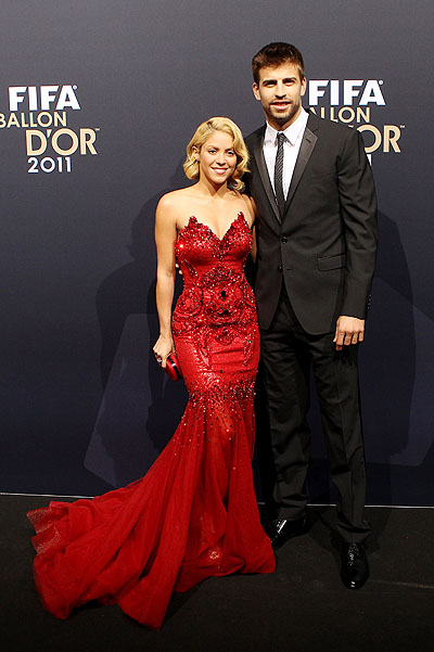 ZURICH, SWITZERLAND - JANUARY 09:  Gerard Pique of Barcelona with Shakira during the red carpet arrivals for the FIFA Ballon d'Or Gala 2011 on January 9, 2012 in Zurich, Switzerland.  (Photo by Scott Heavey/Getty Images)