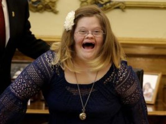 Teen with Down syndrome’s sweet reaction to college acceptance letter