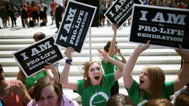 Oklahoma lawmakers pass bill to outlaw abortion
