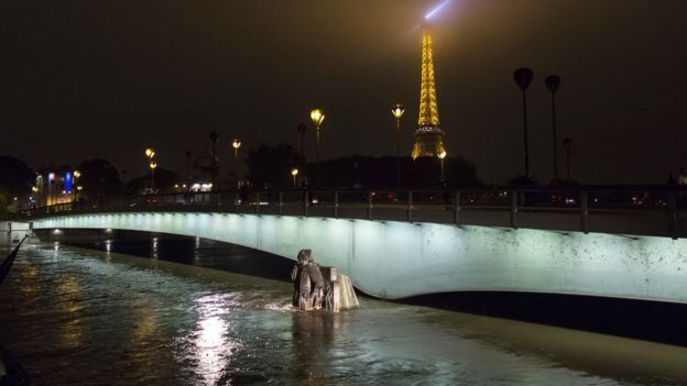 Paris river swells to 30-year high