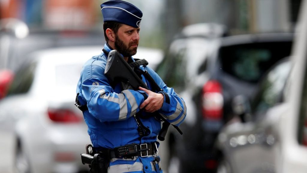 Twelve arrests as Belgium swoops on terror suspects