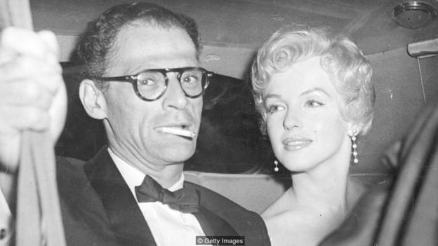 American film actress Marilyn Monroe (1926 - 1962) and her husband, American playwright, Arthur Miller arrive at the Berkshire home of playwright, Terence Rattigan for a private party.   (Photo by Keystone/Getty Images)