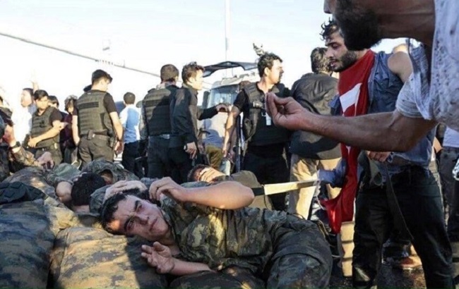 Вот как обошлись с солдатами, участвовавшими в государственном перевороте в Турции…
