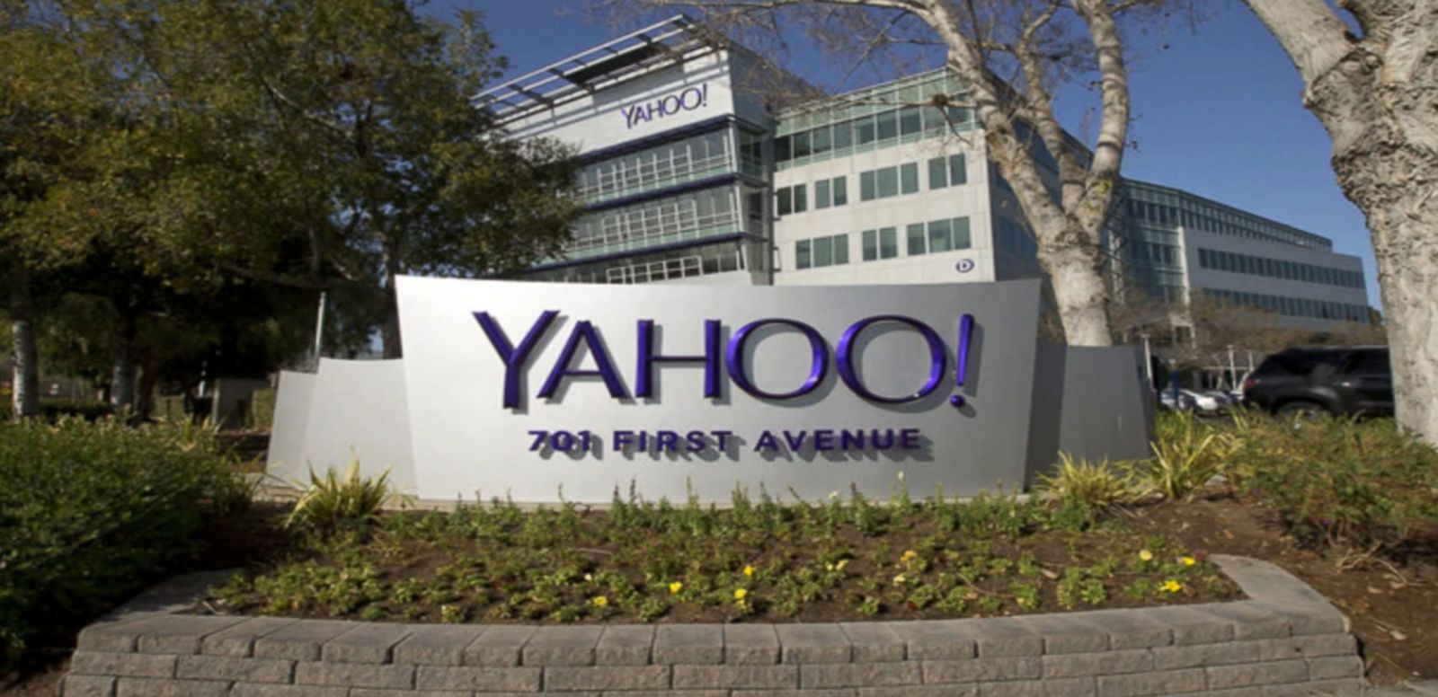 Verizon Buys Yahoo for $4.83B, Marking End of an Era