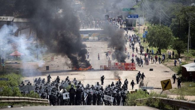 Mexico teachers protest: Food airlifts to blockade-hit areas