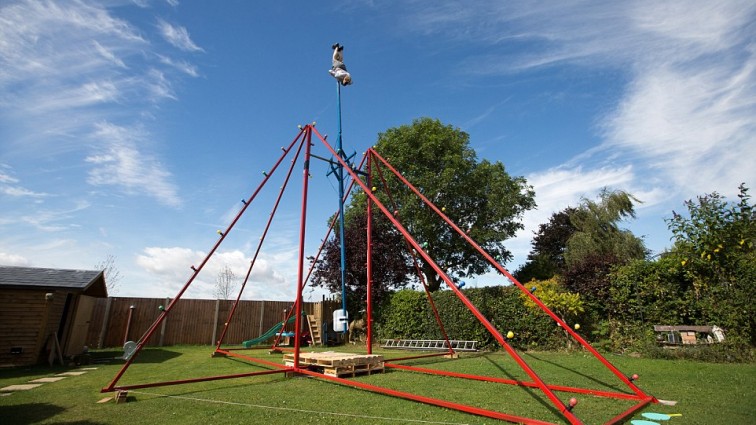 Mad Scientist Builds 360 Swing As Tall As His House (VIDEO)