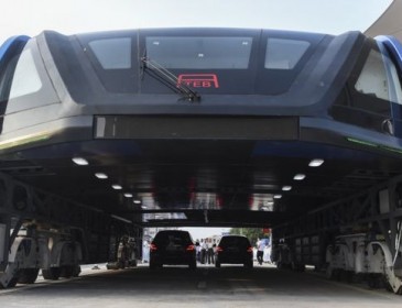 China’s elevated bus: Futuristic ‘straddling bus’ hits the road