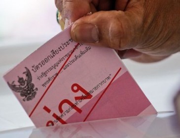 Thailand votes in referendum on new constitution