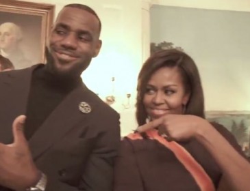 Michelle Obama pulls off perfect mannequin challenge in the White House