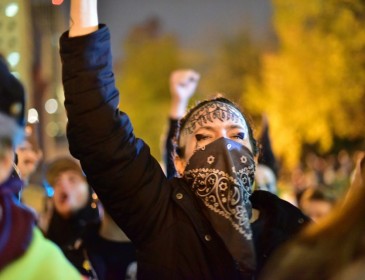 Clashes between protesters and police as anti-Trump demonstrations continue in the US